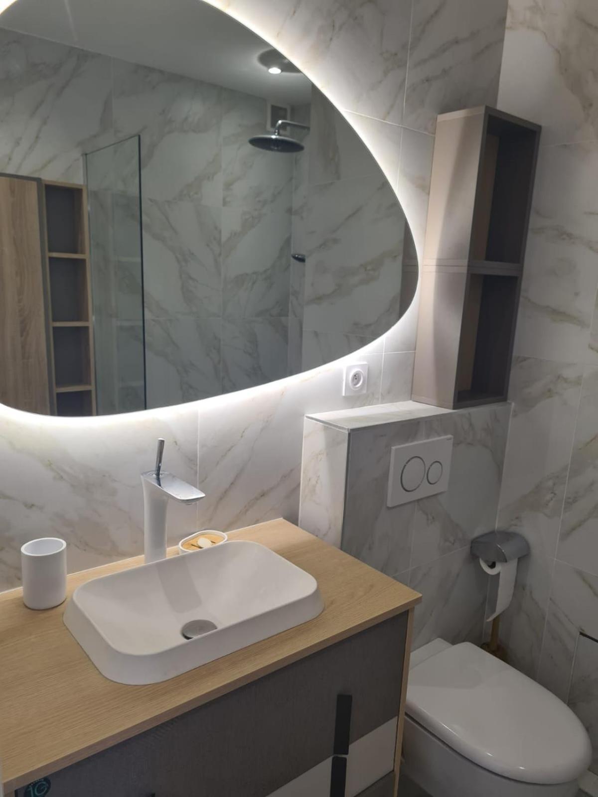 Superbe Luxueux Spacieux 50 M2 Port Appartement *